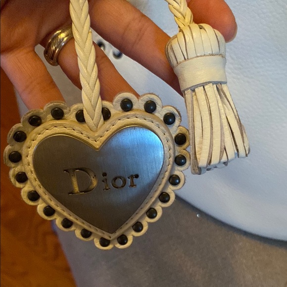 Christian Dior off White Ethnic Collection Leather shoulder Bag - Picture 14 of 17